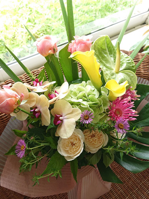 焼津の花屋 フラワープレースカタオカ おしゃれにアレンジメント 焼津の花屋 フラワープレースカタオカ おしゃれにアレンジメント